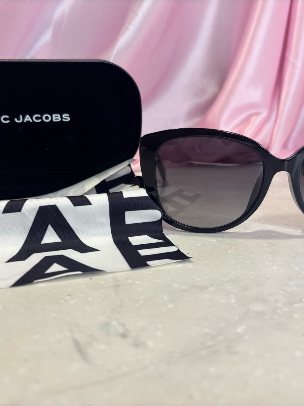Marc Jacobs Black Cat-Eye Sunglasses with Gradient Lenses